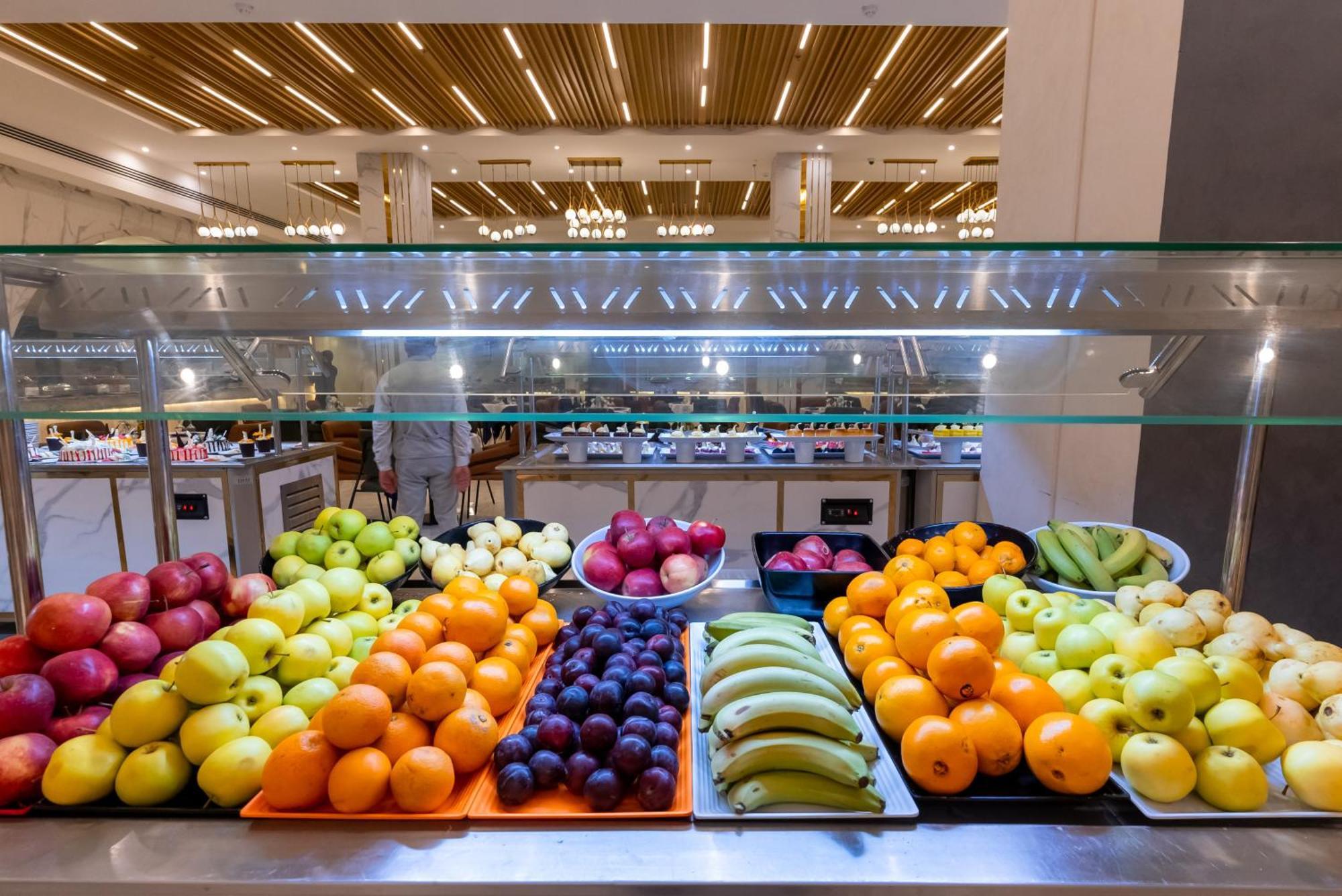 The V Luxury Resort Sahl Hasheesh Hurgada Dış mekan fotoğraf Fruit at a buffet