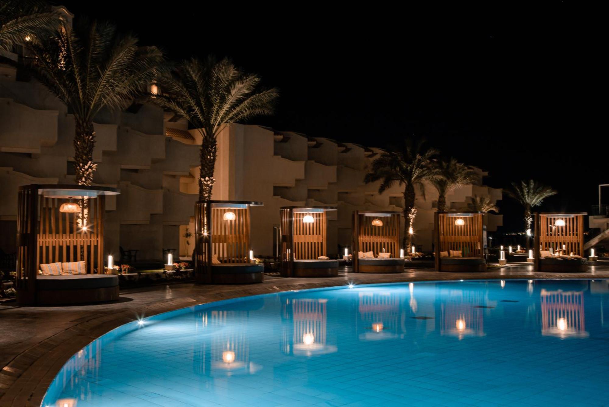 The V Luxury Resort Sahl Hasheesh Hurgada Dış mekan fotoğraf The swimming pool at the hotel