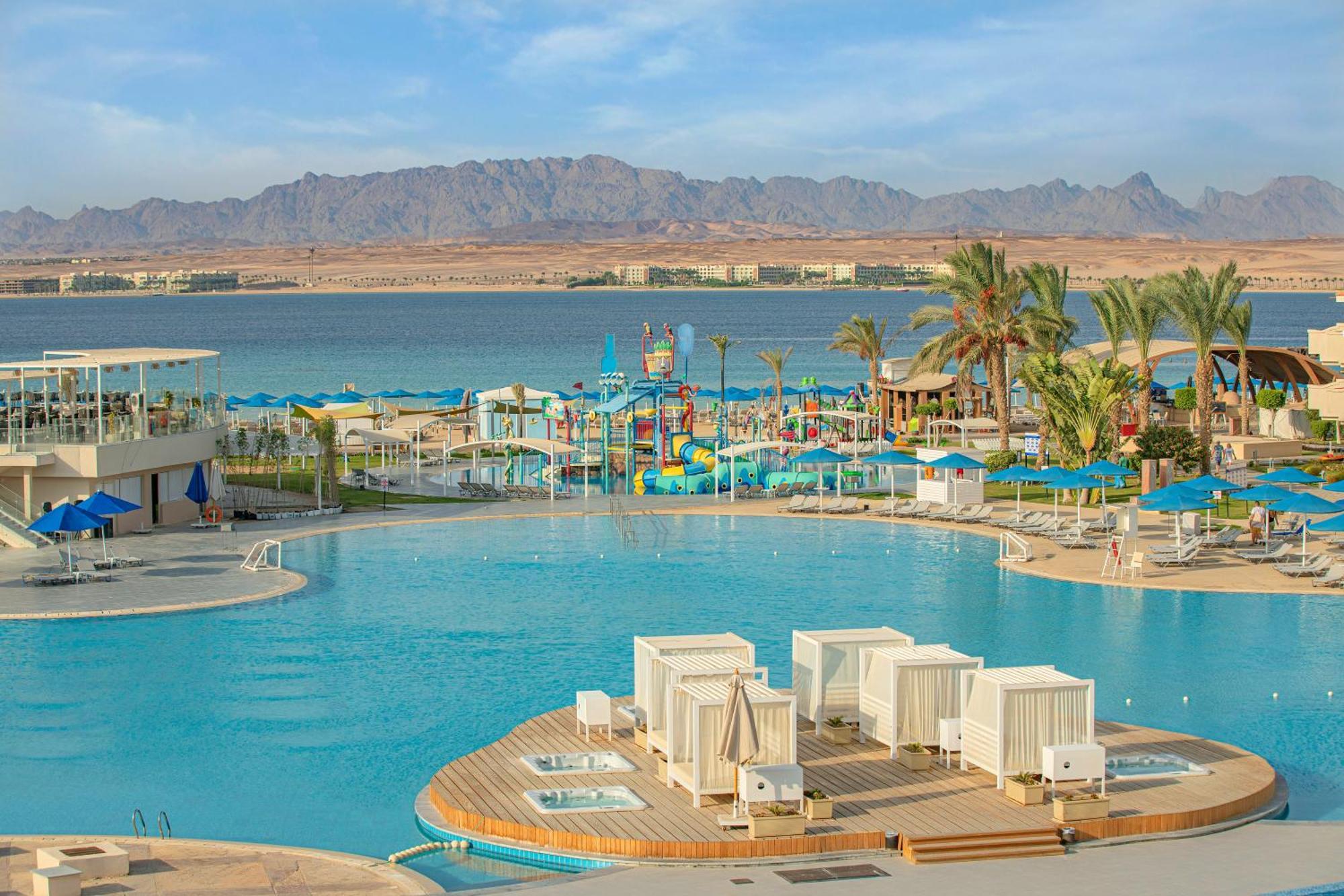 The V Luxury Resort Sahl Hasheesh Hurgada Dış mekan fotoğraf View of the Red Sea from the Hilton Sharm El Sheikh
