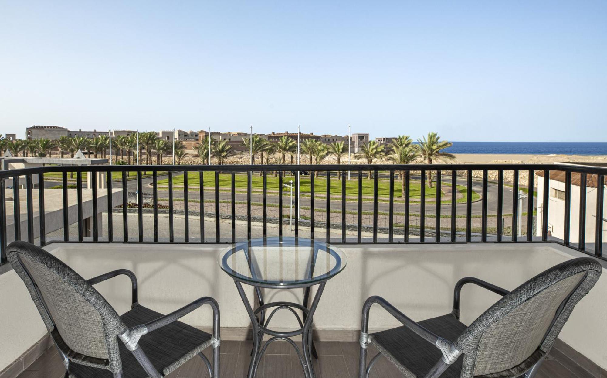 The V Luxury Resort Sahl Hasheesh Hurgada Dış mekan fotoğraf Balcony