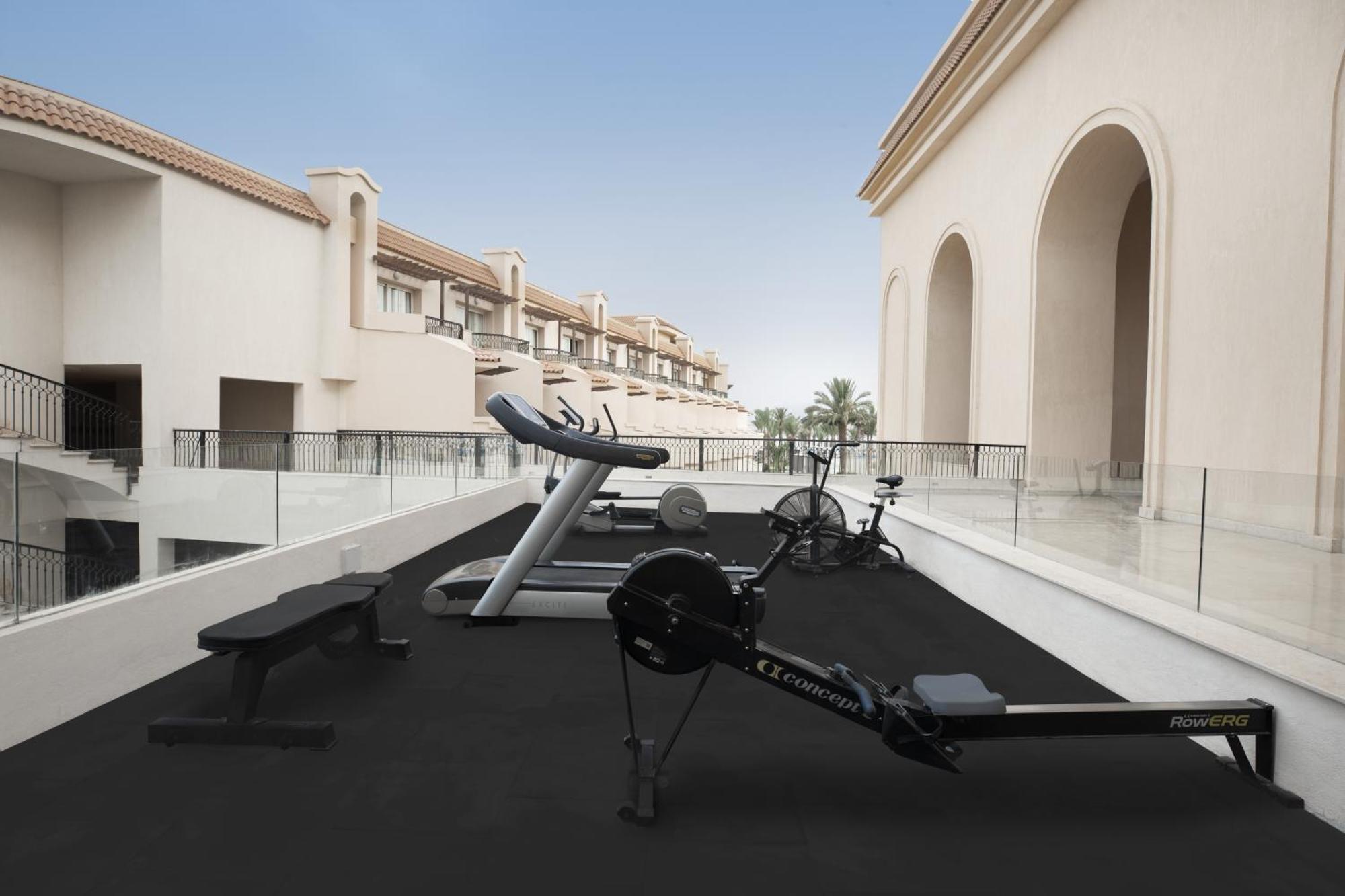 The V Luxury Resort Sahl Hasheesh Hurgada Dış mekan fotoğraf The gym at the hotel